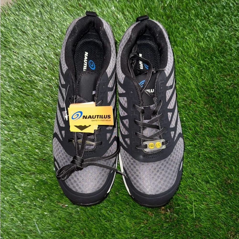 Nautilus Velocity Gray and Black Safety Shoes 10 wide New